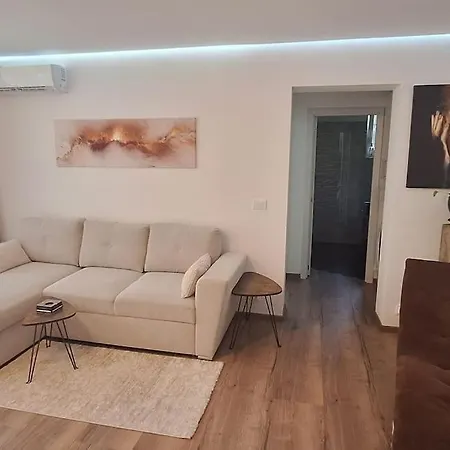 Apartment Avis Apartament De Lux Craiova